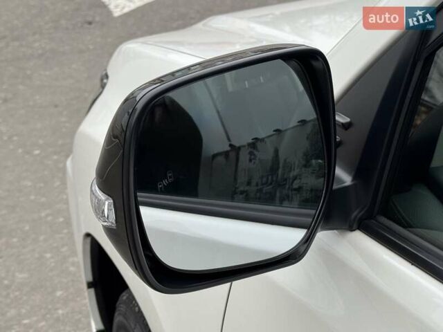 Белый Тойота Ленд Крузер Прадо, объемом двигателя 3.96 л и пробегом 43 тыс. км за 56500 $, фото 22 на Automoto.ua