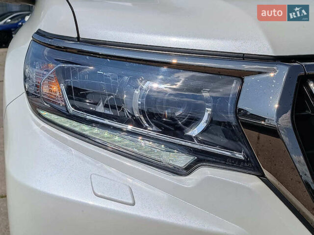 Белый Тойота Ленд Крузер Прадо, объемом двигателя 4 л и пробегом 46 тыс. км за 42990 $, фото 5 на Automoto.ua