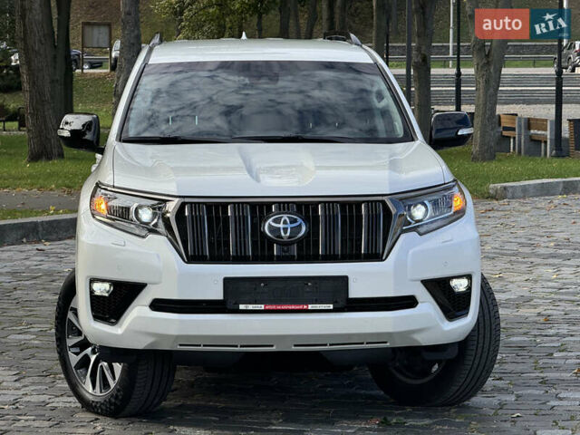 Белый Тойота Ленд Крузер Прадо, объемом двигателя 4 л и пробегом 22 тыс. км за 54999 $, фото 6 на Automoto.ua