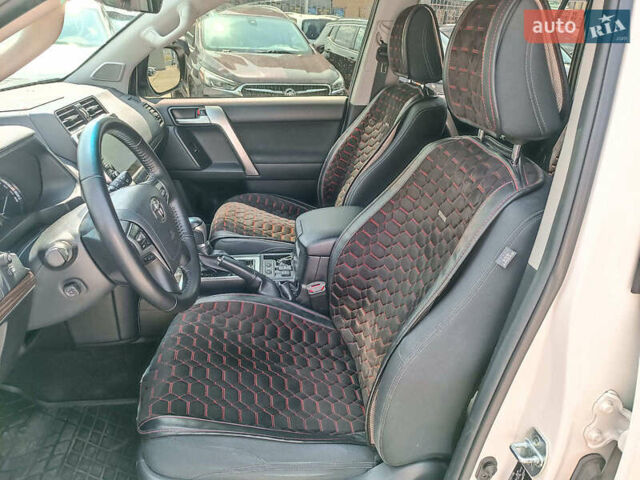 Белый Тойота Ленд Крузер Прадо, объемом двигателя 4 л и пробегом 46 тыс. км за 42990 $, фото 17 на Automoto.ua