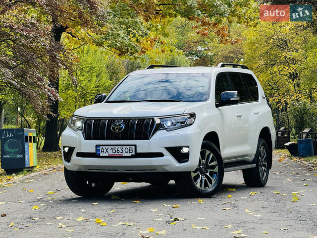 Белый Тойота Ленд Крузер Прадо, объемом двигателя 4 л и пробегом 22 тыс. км за 54999 $, фото 111 на Automoto.ua
