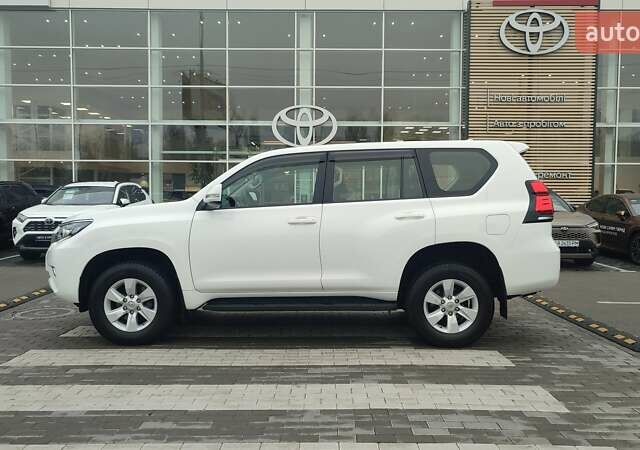 Белый Тойота Ленд Крузер Прадо, объемом двигателя 2.76 л и пробегом 94 тыс. км за 43250 $, фото 2 на Automoto.ua