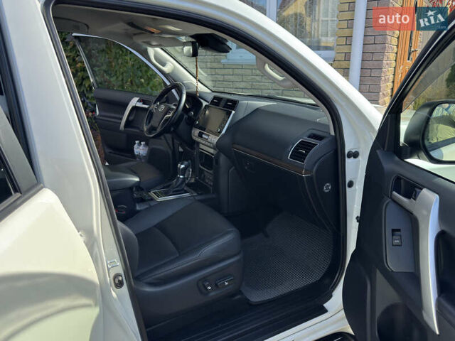 Белый Тойота Ленд Крузер Прадо, объемом двигателя 3.96 л и пробегом 80 тыс. км за 47500 $, фото 12 на Automoto.ua