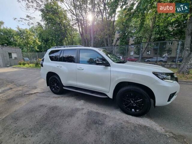 Белый Тойота Ленд Крузер Прадо, объемом двигателя 3.96 л и пробегом 108 тыс. км за 46000 $, фото 9 на Automoto.ua