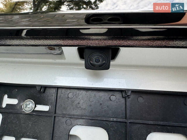 Белый Тойота Ленд Крузер Прадо, объемом двигателя 4 л и пробегом 22 тыс. км за 54999 $, фото 40 на Automoto.ua