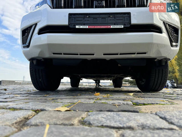 Белый Тойота Ленд Крузер Прадо, объемом двигателя 4 л и пробегом 22 тыс. км за 54999 $, фото 143 на Automoto.ua