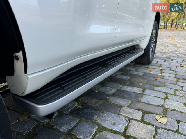 Белый Тойота Ленд Крузер Прадо, объемом двигателя 4 л и пробегом 22 тыс. км за 54999 $, фото 147 на Automoto.ua