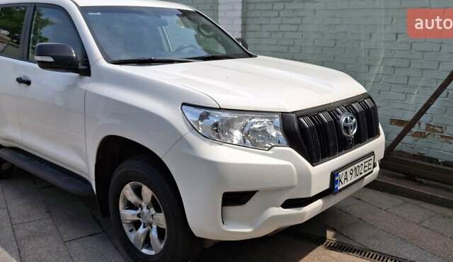 Белый Тойота Ленд Крузер Прадо, объемом двигателя 2.69 л и пробегом 73 тыс. км за 35000 $, фото 3 на Automoto.ua