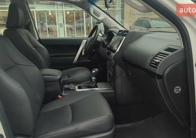 Белый Тойота Ленд Крузер Прадо, объемом двигателя 2.76 л и пробегом 94 тыс. км за 43250 $, фото 5 на Automoto.ua