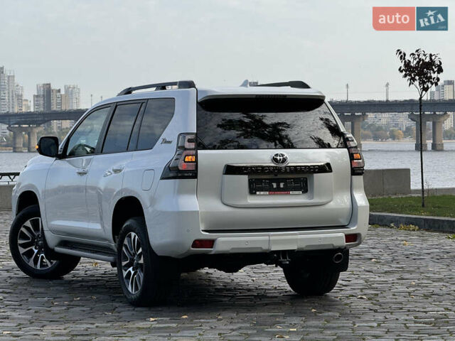 Белый Тойота Ленд Крузер Прадо, объемом двигателя 4 л и пробегом 22 тыс. км за 54999 $, фото 163 на Automoto.ua