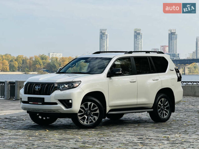 Белый Тойота Ленд Крузер Прадо, объемом двигателя 4 л и пробегом 22 тыс. км за 54999 $, фото 176 на Automoto.ua