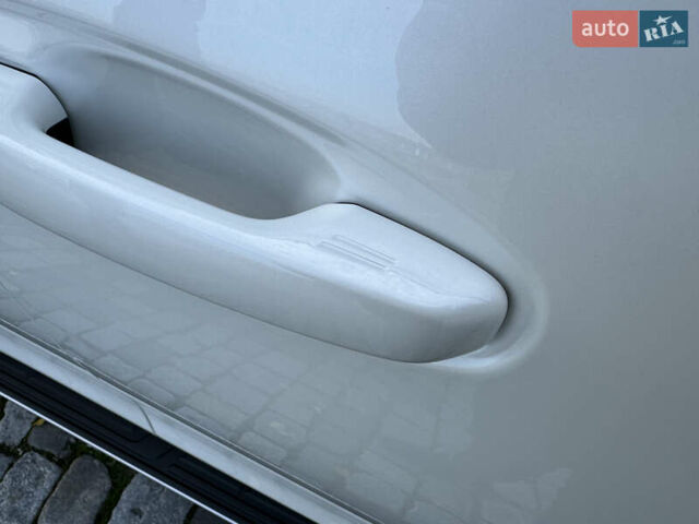 Белый Тойота Ленд Крузер Прадо, объемом двигателя 4 л и пробегом 22 тыс. км за 54999 $, фото 146 на Automoto.ua