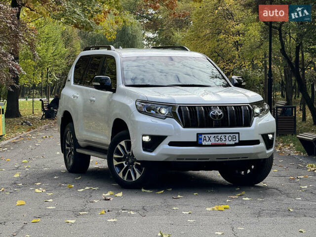 Белый Тойота Ленд Крузер Прадо, объемом двигателя 4 л и пробегом 22 тыс. км за 54999 $, фото 118 на Automoto.ua