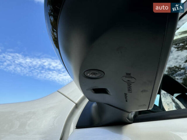 Белый Тойота Ленд Крузер Прадо, объемом двигателя 4 л и пробегом 22 тыс. км за 54999 $, фото 154 на Automoto.ua