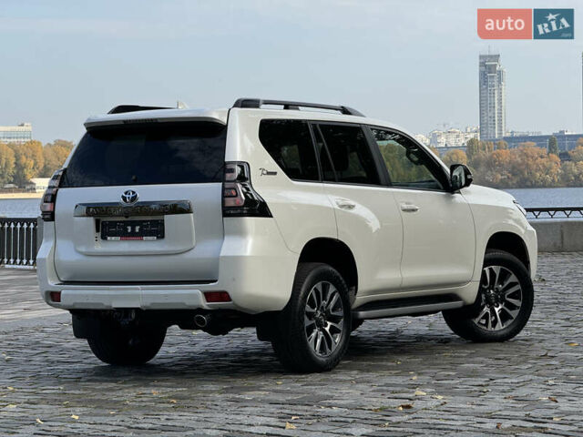 Белый Тойота Ленд Крузер Прадо, объемом двигателя 4 л и пробегом 22 тыс. км за 54999 $, фото 173 на Automoto.ua