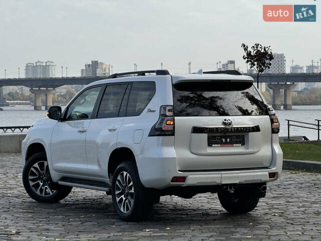 Белый Тойота Ленд Крузер Прадо, объемом двигателя 4 л и пробегом 22 тыс. км за 54999 $, фото 164 на Automoto.ua