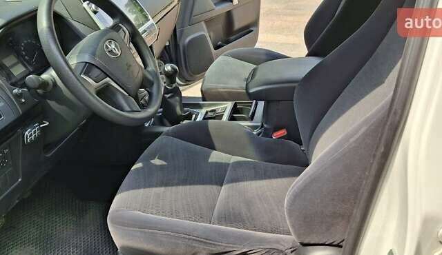 Белый Тойота Ленд Крузер Прадо, объемом двигателя 2.69 л и пробегом 73 тыс. км за 35000 $, фото 11 на Automoto.ua