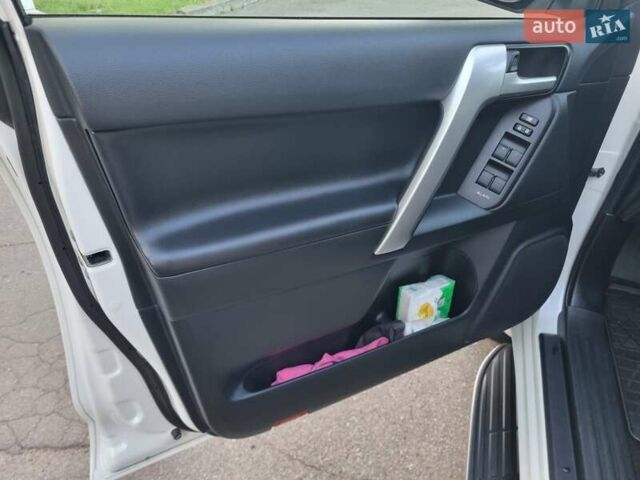 Белый Тойота Ленд Крузер Прадо, объемом двигателя 3.96 л и пробегом 108 тыс. км за 46000 $, фото 19 на Automoto.ua