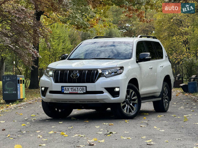 Белый Тойота Ленд Крузер Прадо, объемом двигателя 4 л и пробегом 22 тыс. км за 54999 $, фото 114 на Automoto.ua