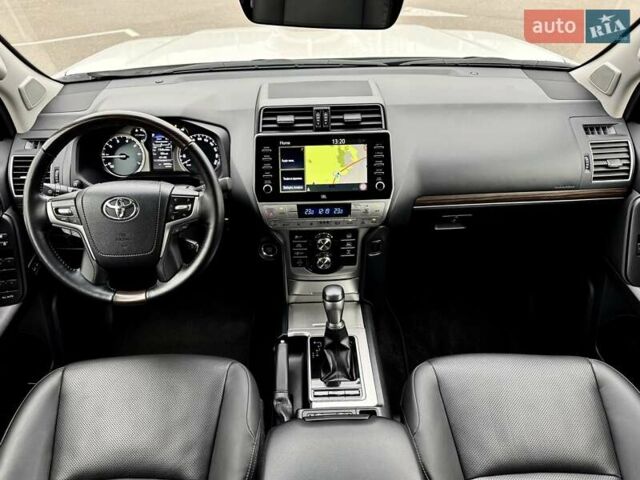 Белый Тойота Ленд Крузер Прадо, объемом двигателя 3.96 л и пробегом 43 тыс. км за 56500 $, фото 43 на Automoto.ua