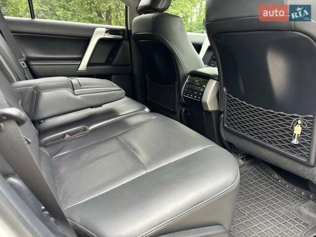 Тойота Ленд Крузер Прадо 2021 в Сумах на Automoto.ua Белый Тойота Ленд Крузер Прадо, объемом двигателя 3.96 л и пробегом 45 тыс. км за 53499 $, фото 43 на Automoto.ua