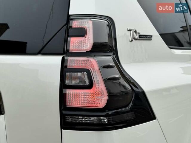 Белый Тойота Ленд Крузер Прадо, объемом двигателя 3.96 л и пробегом 43 тыс. км за 56500 $, фото 19 на Automoto.ua