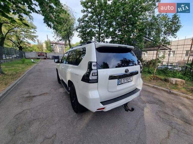 Белый Тойота Ленд Крузер Прадо, объемом двигателя 3.96 л и пробегом 108 тыс. км за 46000 $, фото 2 на Automoto.ua