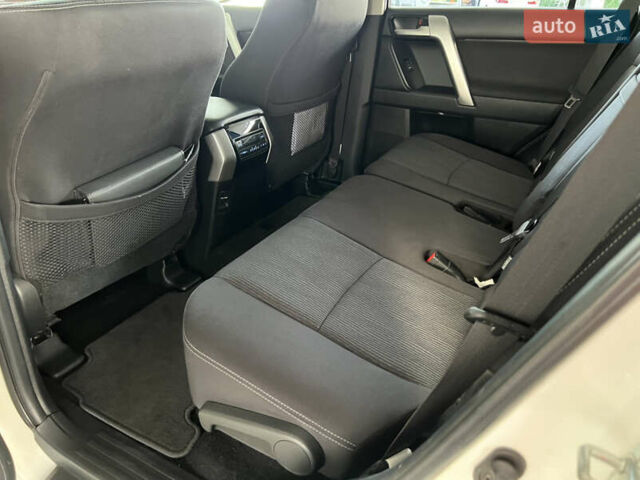 Белый Тойота Ленд Крузер Прадо, объемом двигателя 3.96 л и пробегом 73 тыс. км за 44500 $, фото 17 на Automoto.ua