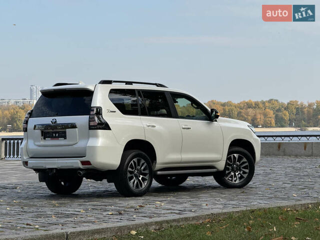 Белый Тойота Ленд Крузер Прадо, объемом двигателя 4 л и пробегом 22 тыс. км за 54999 $, фото 165 на Automoto.ua