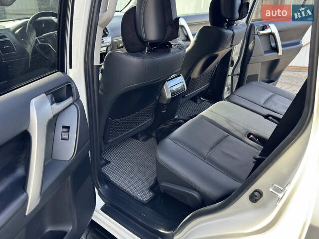 Белый Тойота Ленд Крузер Прадо, объемом двигателя 3.96 л и пробегом 80 тыс. км за 47500 $, фото 10 на Automoto.ua