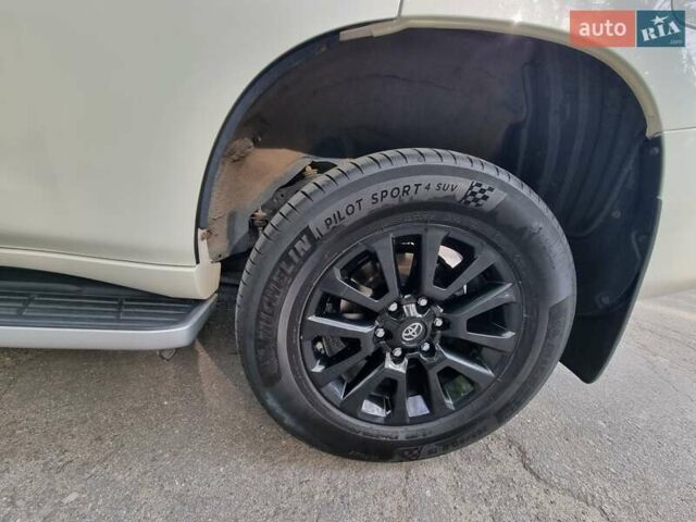 Белый Тойота Ленд Крузер Прадо, объемом двигателя 3.96 л и пробегом 108 тыс. км за 46000 $, фото 15 на Automoto.ua