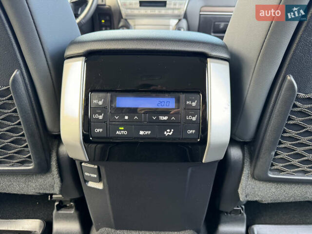 Белый Тойота Ленд Крузер Прадо, объемом двигателя 4 л и пробегом 22 тыс. км за 54999 $, фото 64 на Automoto.ua