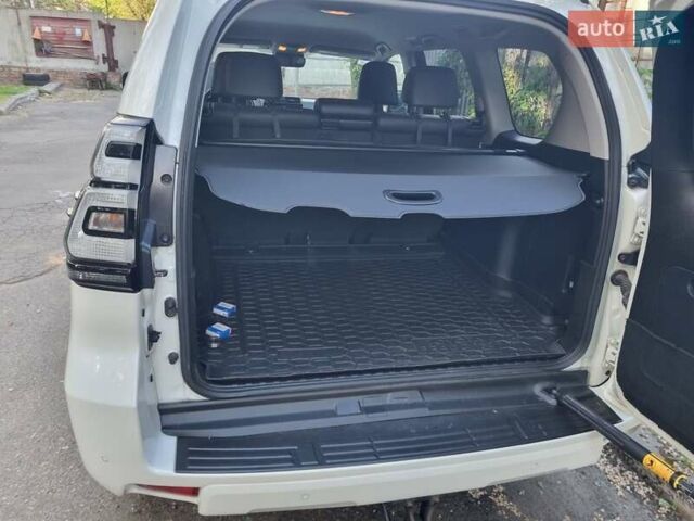 Белый Тойота Ленд Крузер Прадо, объемом двигателя 3.96 л и пробегом 108 тыс. км за 46000 $, фото 23 на Automoto.ua