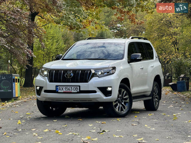 Белый Тойота Ленд Крузер Прадо, объемом двигателя 4 л и пробегом 22 тыс. км за 54999 $, фото 112 на Automoto.ua