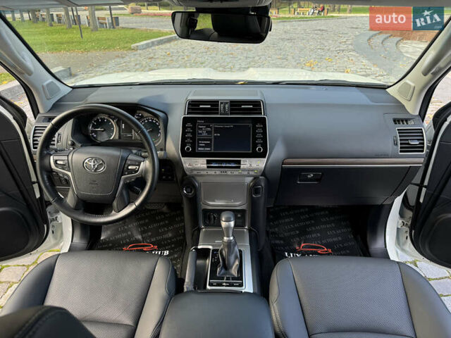 Белый Тойота Ленд Крузер Прадо, объемом двигателя 4 л и пробегом 22 тыс. км за 54999 $, фото 66 на Automoto.ua