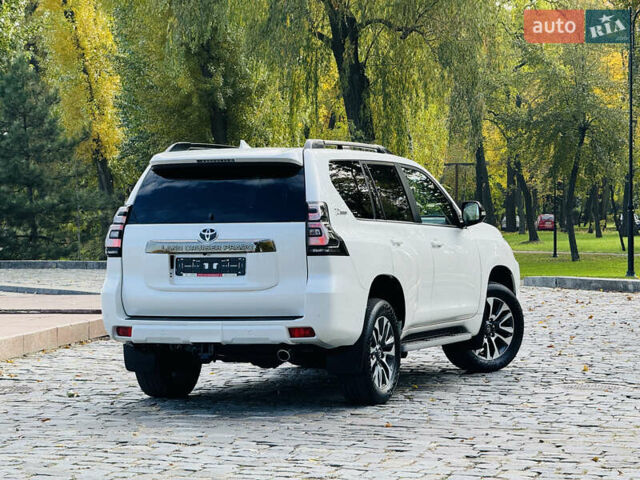 Белый Тойота Ленд Крузер Прадо, объемом двигателя 4 л и пробегом 22 тыс. км за 54999 $, фото 17 на Automoto.ua
