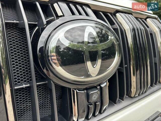 Тойота Ленд Крузер Прадо 2021 в Сумах на Automoto.ua Белый Тойота Ленд Крузер Прадо, объемом двигателя 3.96 л и пробегом 45 тыс. км за 53499 $, фото 16 на Automoto.ua