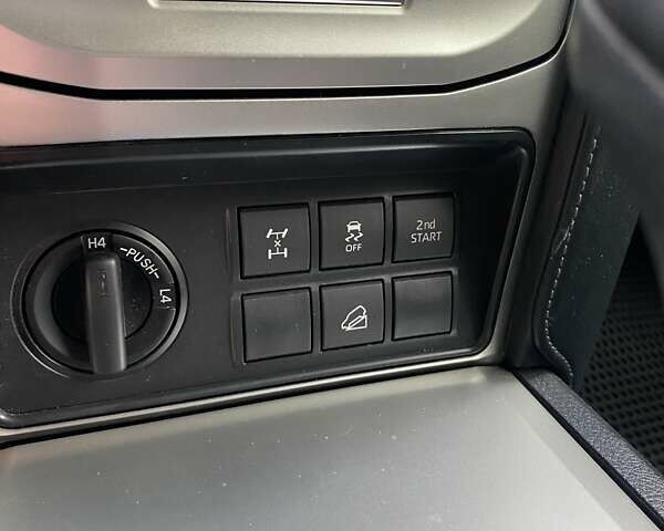 Білий Тойота Ленд Крузер Прадо, об'ємом двигуна 3.96 л та пробігом 15 тис. км за 55000 $, фото 10 на Automoto.ua