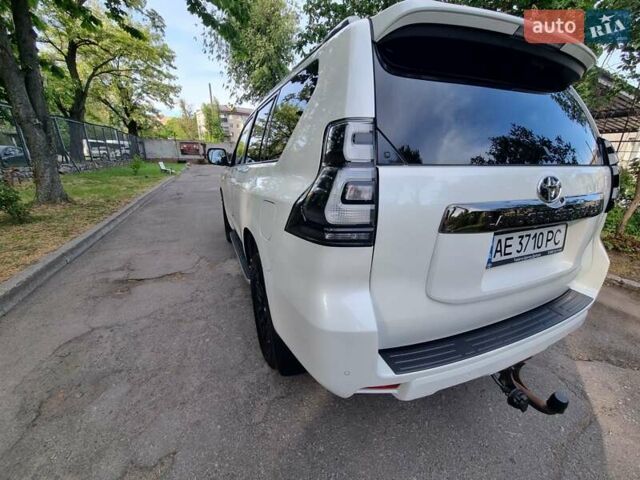 Белый Тойота Ленд Крузер Прадо, объемом двигателя 3.96 л и пробегом 108 тыс. км за 46000 $, фото 3 на Automoto.ua