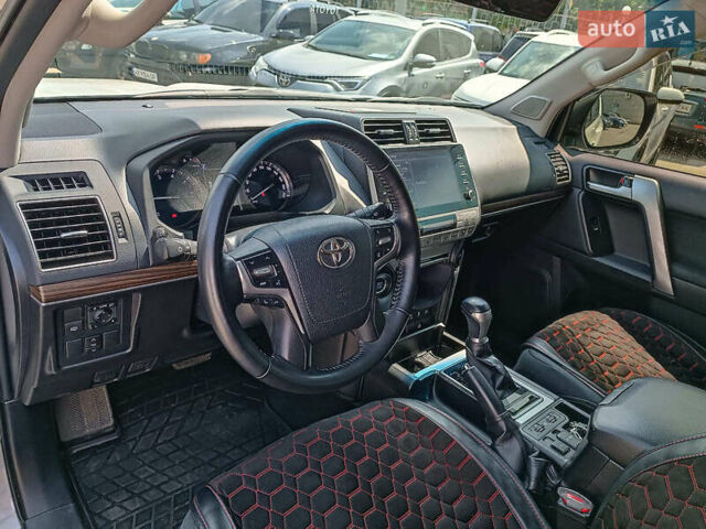 Белый Тойота Ленд Крузер Прадо, объемом двигателя 4 л и пробегом 46 тыс. км за 42990 $, фото 18 на Automoto.ua