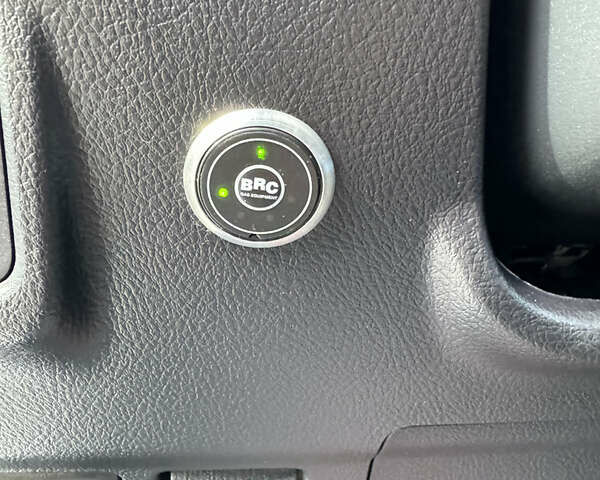 Белый Тойота Ленд Крузер Прадо, объемом двигателя 4 л и пробегом 22 тыс. км за 54999 $, фото 89 на Automoto.ua