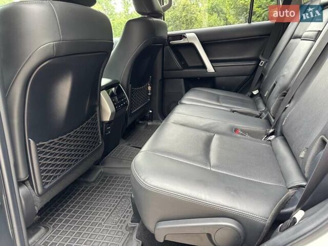 Тойота Ленд Крузер Прадо 2021 в Сумах на Automoto.ua Белый Тойота Ленд Крузер Прадо, объемом двигателя 3.96 л и пробегом 45 тыс. км за 53499 $, фото 38 на Automoto.ua