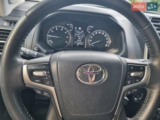 Белый Тойота Ленд Крузер Прадо, объемом двигателя 3.96 л и пробегом 108 тыс. км за 46000 $, фото 32 на Automoto.ua