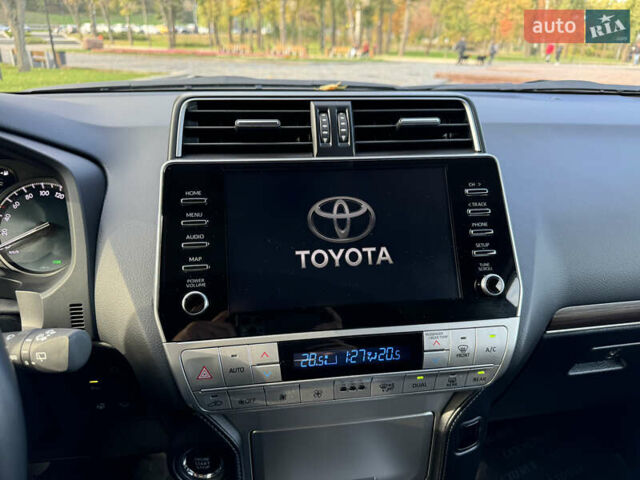 Белый Тойота Ленд Крузер Прадо, объемом двигателя 4 л и пробегом 22 тыс. км за 54999 $, фото 102 на Automoto.ua