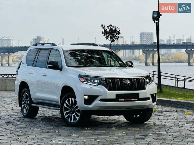 Белый Тойота Ленд Крузер Прадо, объемом двигателя 4 л и пробегом 22 тыс. км за 54999 $, фото 185 на Automoto.ua