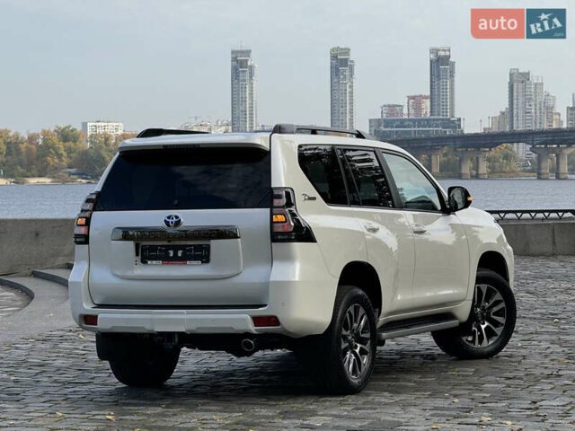 Белый Тойота Ленд Крузер Прадо, объемом двигателя 4 л и пробегом 22 тыс. км за 54999 $, фото 8 на Automoto.ua
