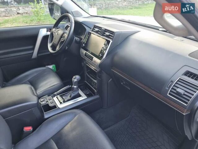 Белый Тойота Ленд Крузер Прадо, объемом двигателя 3.96 л и пробегом 108 тыс. км за 46000 $, фото 29 на Automoto.ua