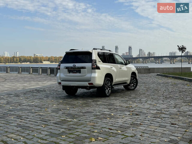 Белый Тойота Ленд Крузер Прадо, объемом двигателя 4 л и пробегом 22 тыс. км за 54999 $, фото 168 на Automoto.ua