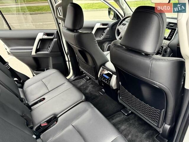 Белый Тойота Ленд Крузер Прадо, объемом двигателя 3.96 л и пробегом 43 тыс. км за 56500 $, фото 42 на Automoto.ua