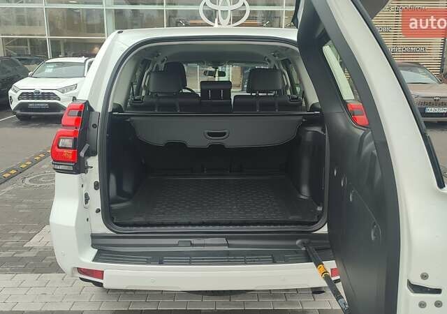 Белый Тойота Ленд Крузер Прадо, объемом двигателя 2.76 л и пробегом 94 тыс. км за 43250 $, фото 9 на Automoto.ua